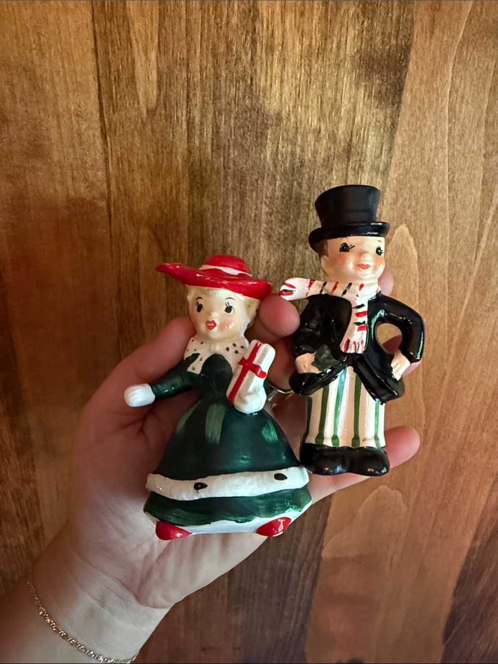LEFTON | Holiday Christmas Shoppers Man Woman Salt Pepper Shakers Set #850 Japan